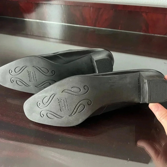 Munro ladies heeled loafers. Size 11M, leather, excellent cond.,  Brown trend! - Picture 10 of 15